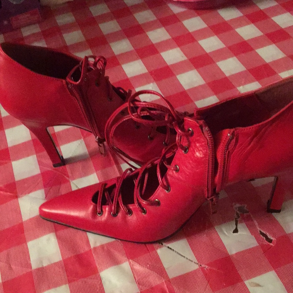 Red Lace-Up Pointed Toe Leather shoes